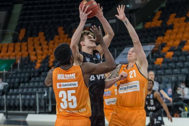 辽宁队在后 辽宁队在后